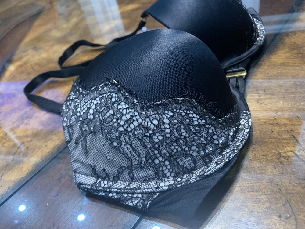 Victorias Secret Very Sexy Plunge Padded Bra Size 34D Tan Black Lace